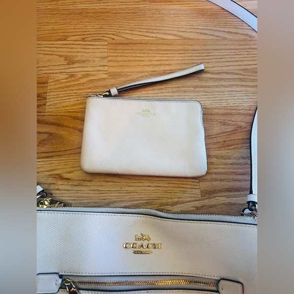 Used twice Coach small crossbody and matching wallet - Picture 2 of 2